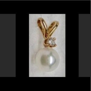 14k pearl pendant